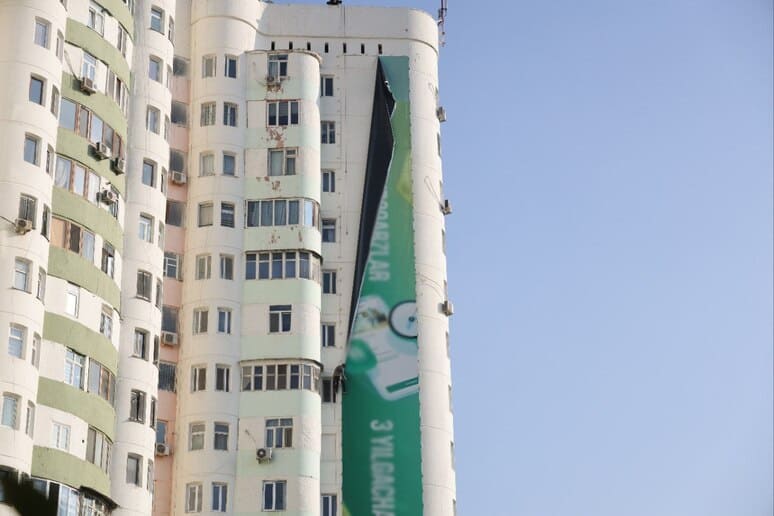 <p><b>Toshkentda noqonuniy reklama bannerlari demontaj qilindi</b></p>