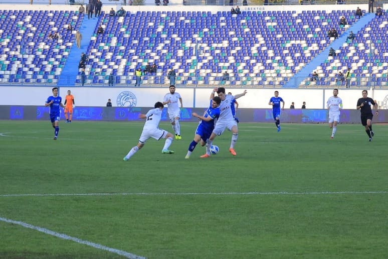 <p><b>Samarqanddagi penalti, Namangandagi qizil kartochka: O‘zFHM hakamlarning bahsli vaziyatlardagi qarorlarini to‘g‘ri deb topdi </b></p>