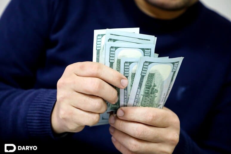 <p><b>O‘zbekistonda dollar kursi yana tushdi</b></p>