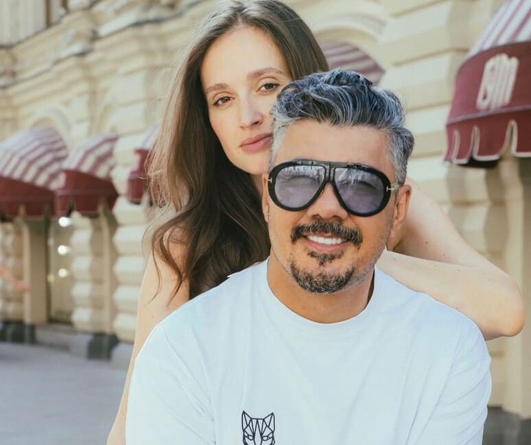 <p><b></b><strong>&ldquo;Birinchi ayolim bilan do&lsquo;stona munosabatdamiz, keyingisi bilan unday emas&rdquo;. Anvar Jo&lsquo;rayev uchinchi turmushidan baxt topgani haqida</strong></p>
