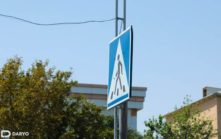 <p><b>Samarqandda avtobus maktab yaqinida yo‘lni kesib o‘tayotgan bolani urib yubordi </b></p>