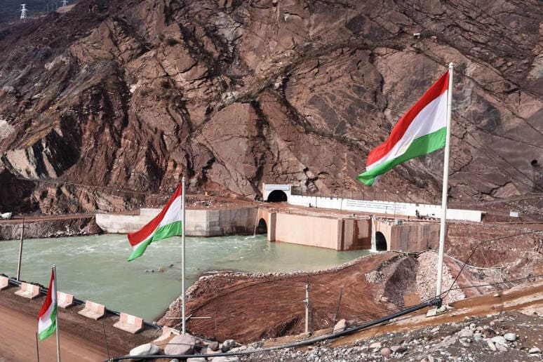 <p><b>Rog‘un GESda avariya: uch kishi halok bo‘ldi</b></p>