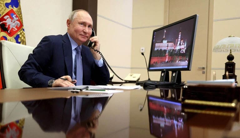 <p><b>Kreml Putin va Shols suhbati tafsilotlarini ochiqladi&nbsp;&nbsp;</b></p>