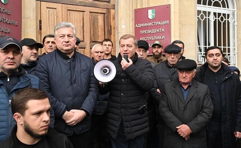 Abxaziyada muxolifat vaqtinchalik hukumat tuzmoqchi 