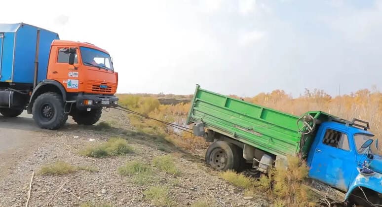 <p><b><strong>Buxorodagi cho&lsquo;llardan saksovul sindirib olib ketayotgan shaxslarga qariyb 40 mln so&lsquo;m jarima belgilandi</strong></b></p>