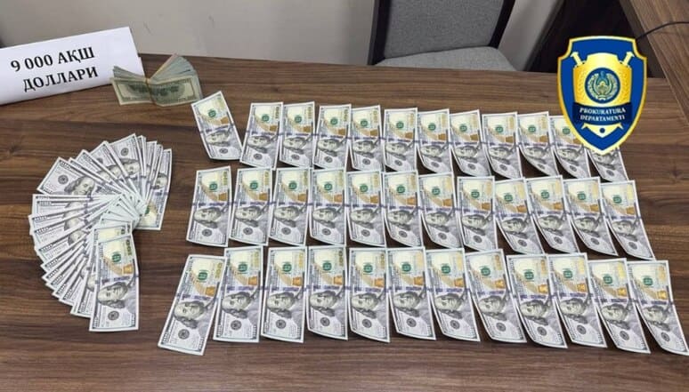 <p><b>Toshkentda qalbaki 9 ming dollarni 5 ming dollarga sotayotgan shaxslar ushlandi&nbsp;&nbsp;</b></p>