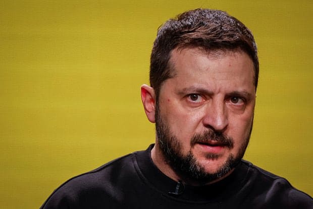 <p><b>“Putinni qo‘lda qurol bilan 1991-yil chegarasiga qaytarishga yetarli kuchimiz yo‘q” — Zelenskiy</b></p>