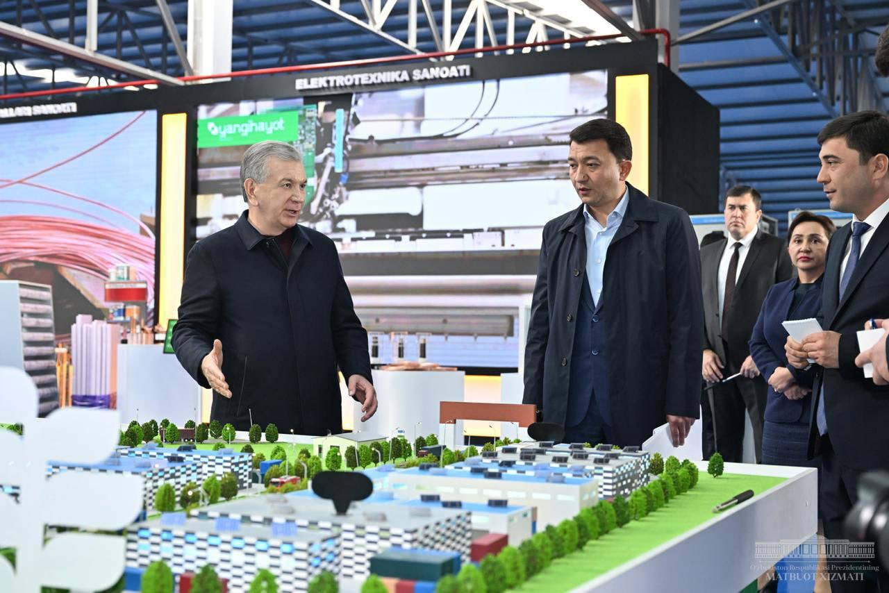<p><b>Shavkat Mirziyoyev Toshkent shahridagi &ldquo;Yangihayot&rdquo; industrial texnoparkida bo&lsquo;ldi&nbsp;</b></p>