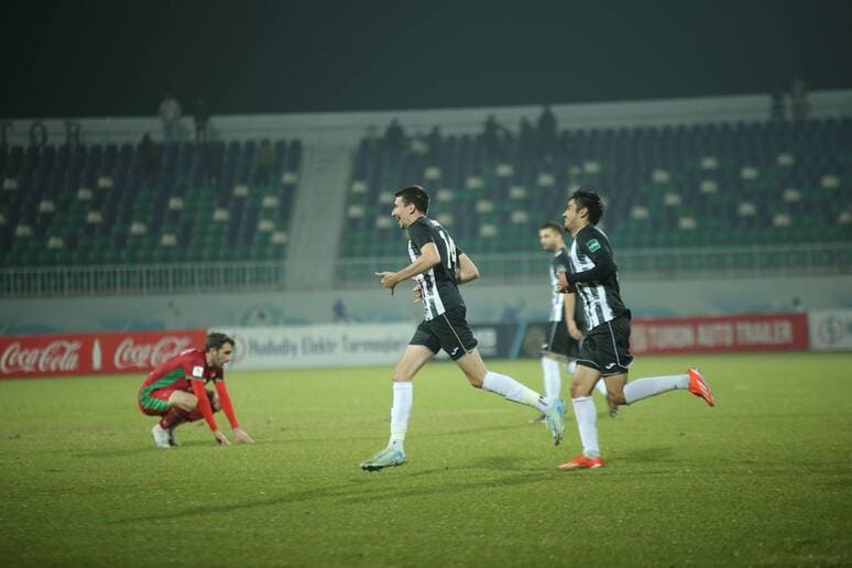 <p><b><strong>Superliga. “So‘g‘diyona” “Lokomotiv”ni mag‘lub etib, kumush medallar uchun kurashda intrigani saqlab qoldi</strong></b></p>