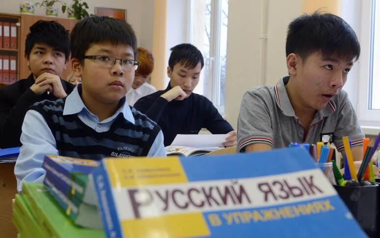 <p><b>Rossiya Davlat dumasiga r</b><b>us tilini bilmaydigan migrant bolalarni maktablarga kiritishni taqiqlash loyihasi kiritildi</b></p>