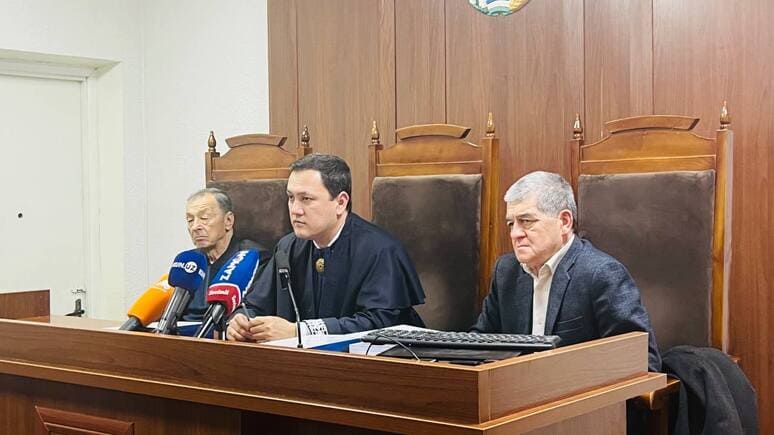 <p><b>Uch yoshli bola qotilligida gumonlangan shaxs o‘sha kuni 1400 dona psixotrop tabletka sotib olishi kerak bo‘lgan: sudda guvohlar tinglandi</b></p>