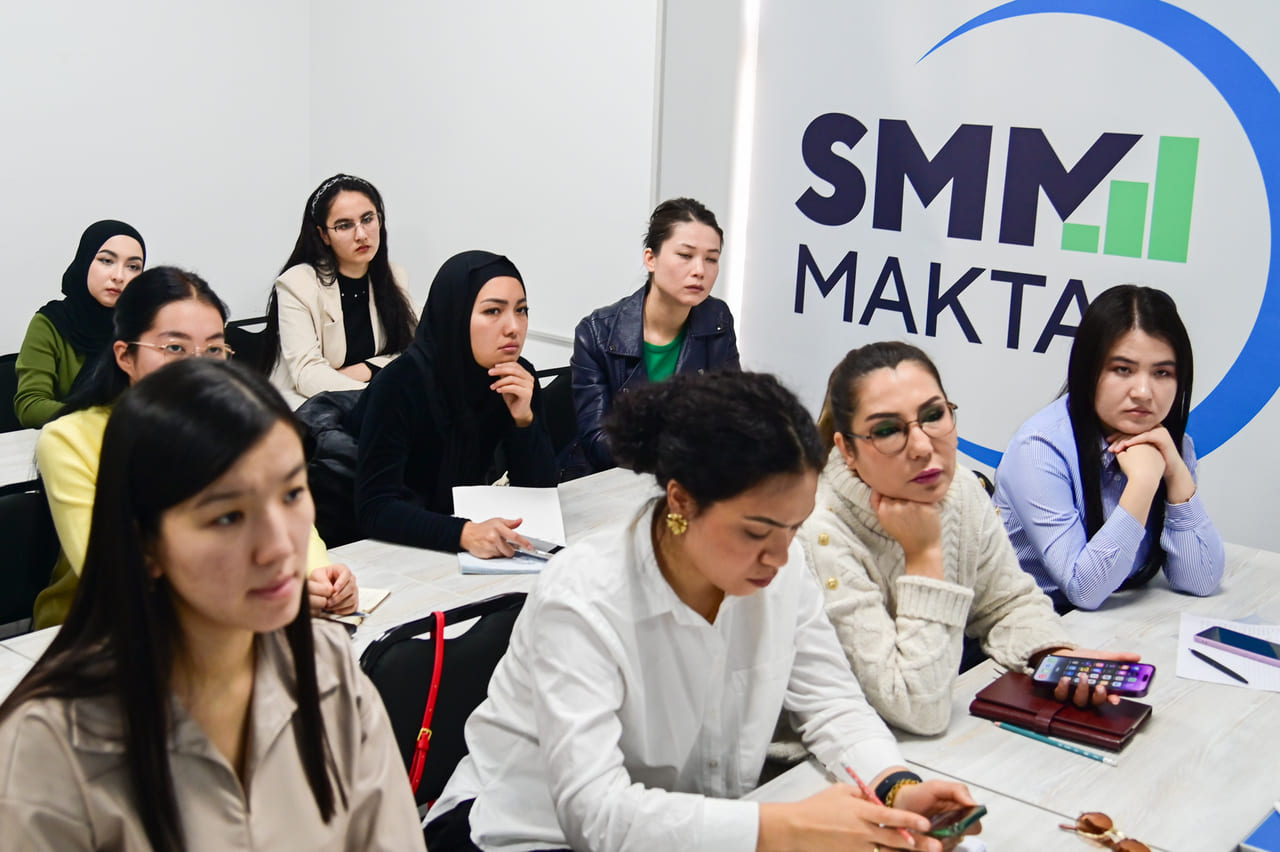 &ldquo;Har bir trener onlayn darslardan farqli ravishda sohaning mayda detallarigacha tushuncha bermoqda&rdquo; &ndash; SMM kursida o&lsquo;qiyotgan ayol