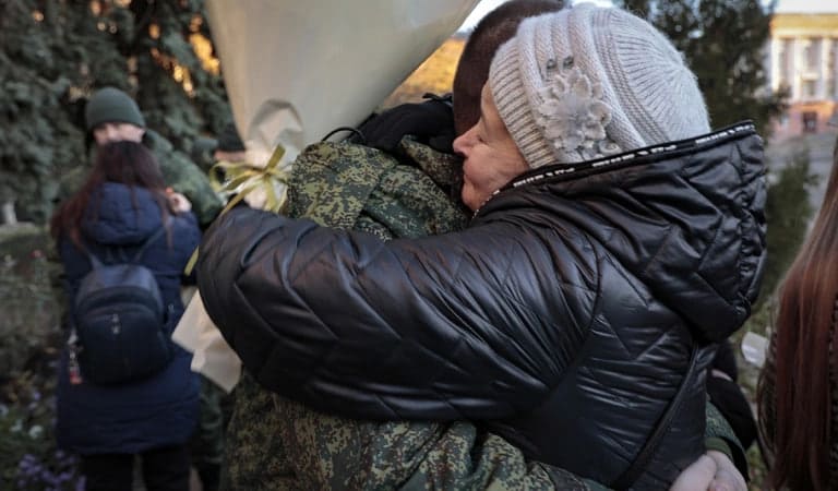 <p><b>Rossiya Ukrainaga &ldquo;zudlik bilan&rdquo; mahbuslarni almashishga tayyorligini bildirdi</b></p>