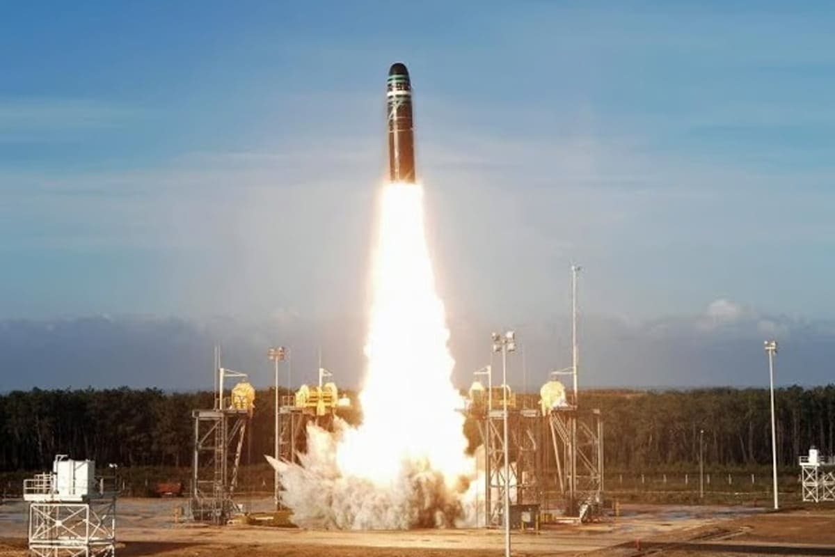 <p><b>Fransiya Moskvagacha yetib boradigan ballistik raketa yaratmoqchi — OAV</b></p>