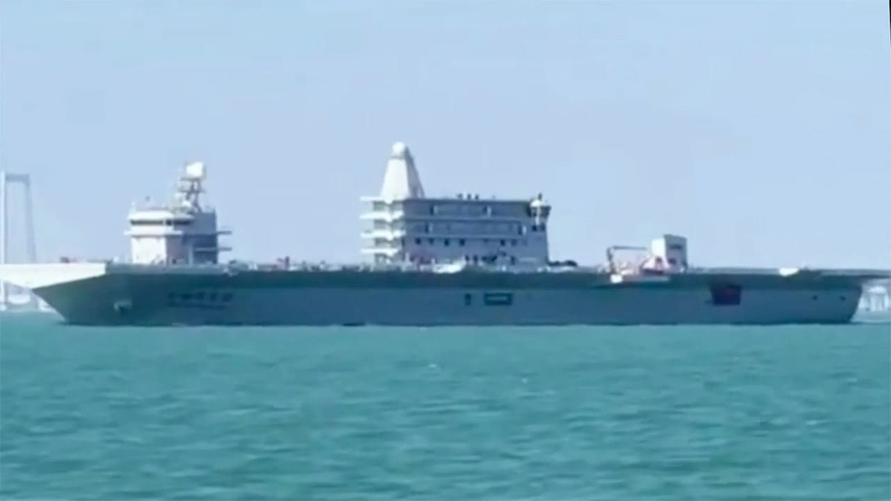 <p><b>Xitoy o‘zining sirli kemasini dengizga olib chiqdi (video)</b></p>