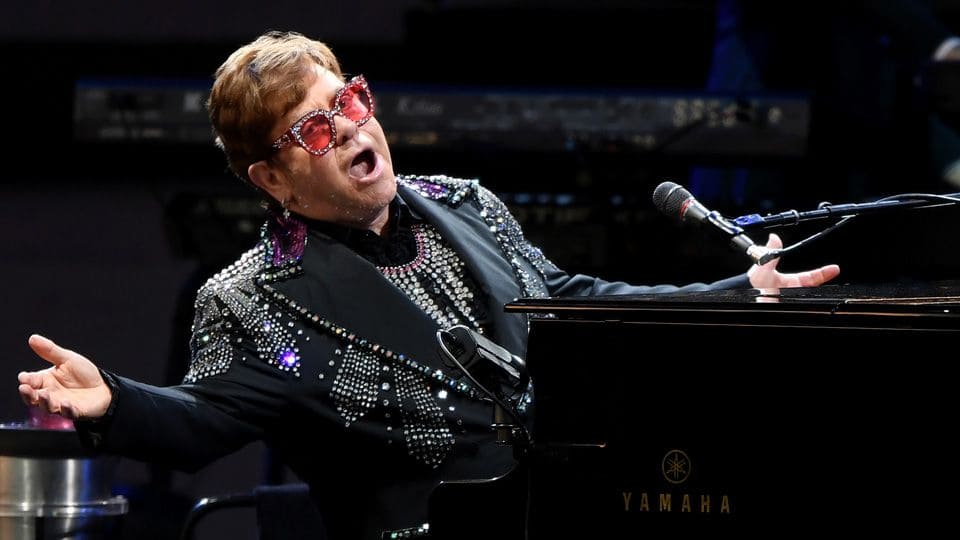 <p><b><strong>Elton Jon ko‘zlari deyarli ko‘rmay qolgani tufayli yangi albomini tugata olmagani haqida so‘zlab berdi</strong></b></p>