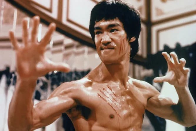 <p><b><strong>“Katta ajdarho”: qanday qilib Bryus Li Amerika kinosanoatini o‘zgartirib yubordi?</strong></b></p>