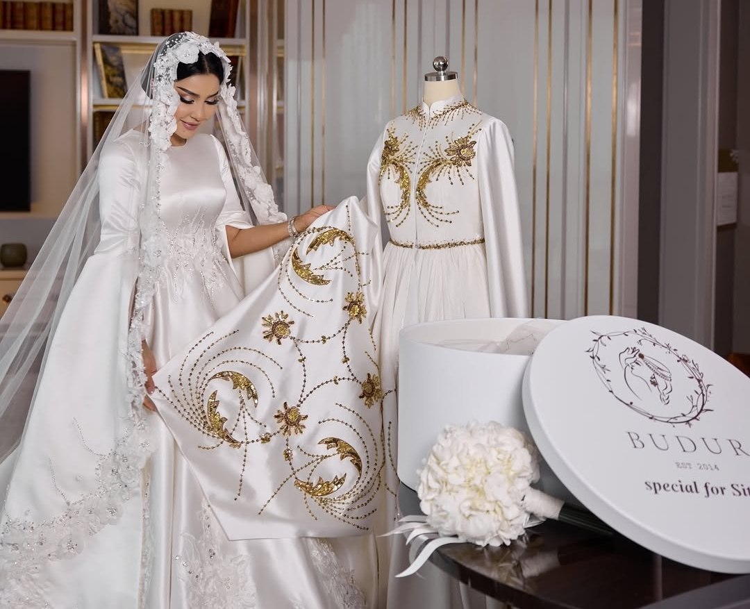 Mast uxlab yotgan ayollar jinsiy aloqa