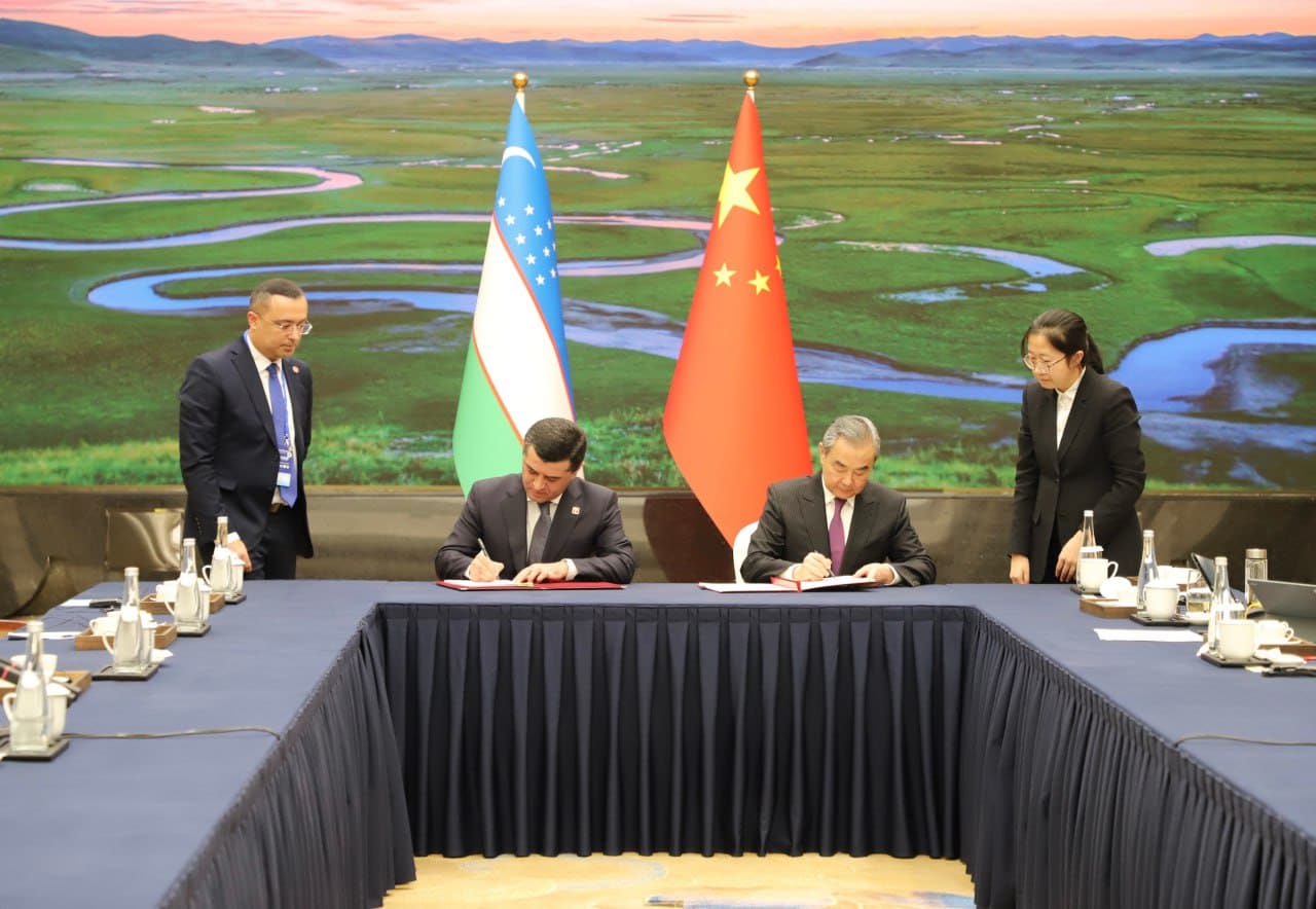 <p><b>Uzbekistan and China establish 30-day visa-free regime</b></p>