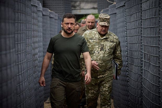 <p><b>“Rossiya bosib olgan barcha hududlarni qaytarishga kuchimiz yetmaydi” — Zelenskiy</b></p>