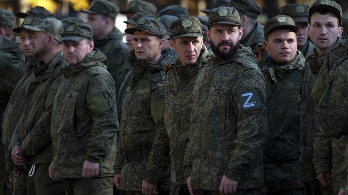 <p><b>Rossiya Ukrainadagi urush uchun 300 ming harbiy tayyorladi</b></p>