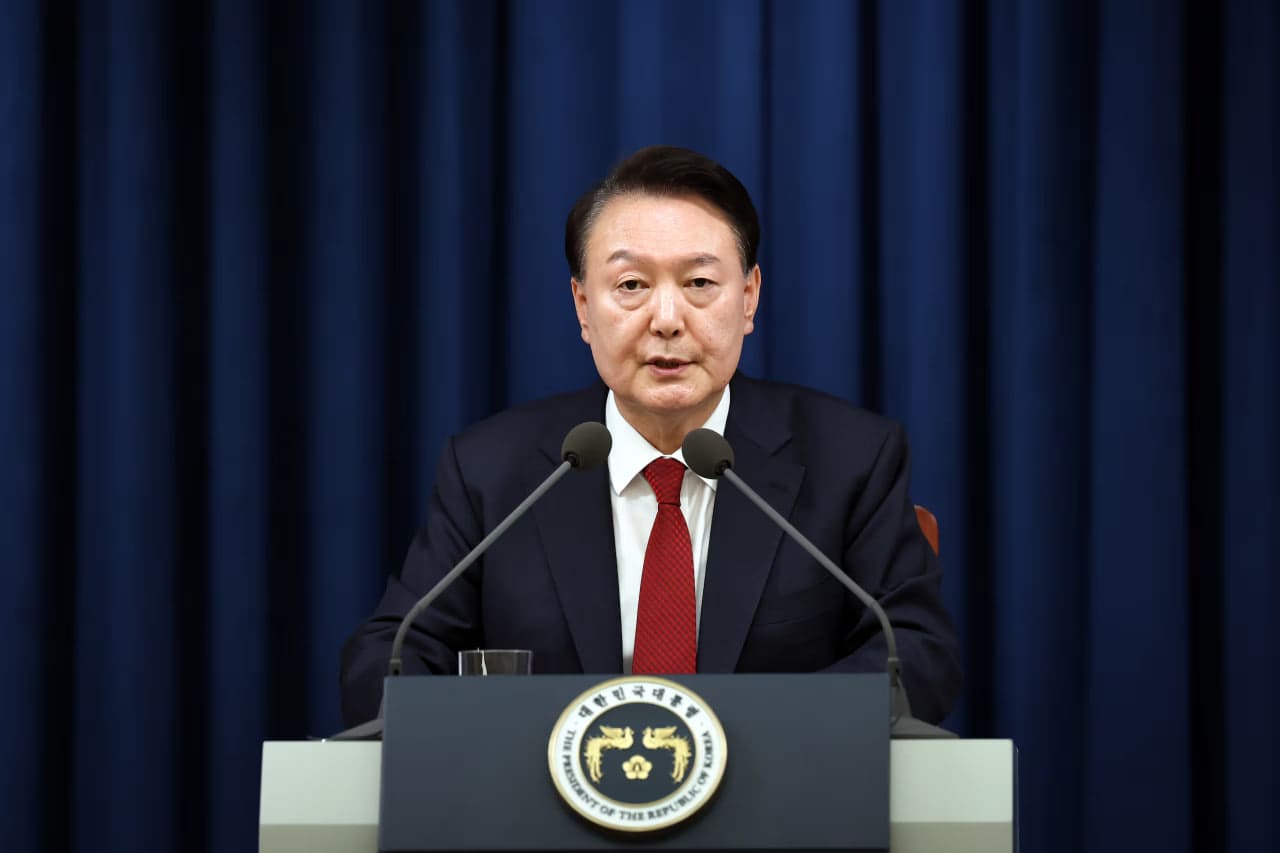 <p><b>Janubiy Koreya prezidenti harbiy holatni bekor qildi</b></p>