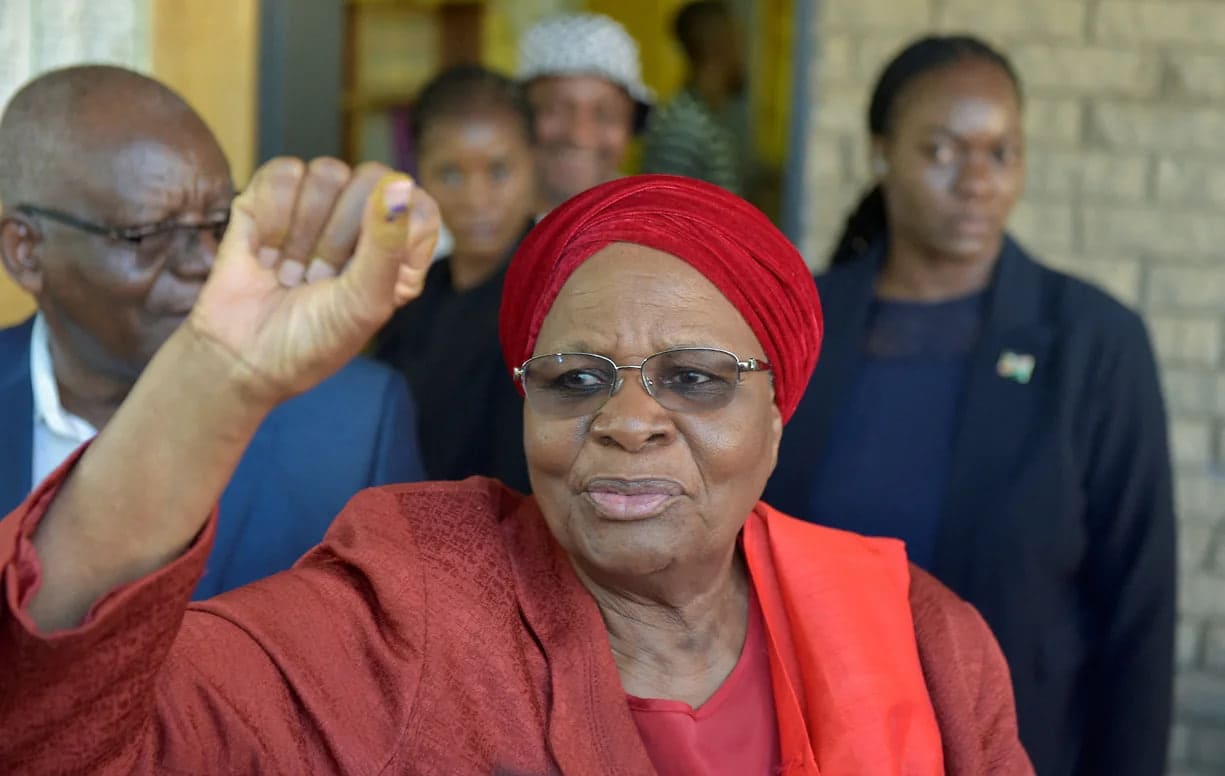 <p><b>Namibiya tarixida ilk bor ayol kishi prezident bo&lsquo;ldi&nbsp;</b></p>