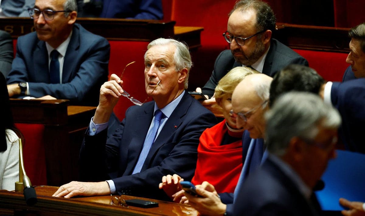 <p><b>Fransiyada deputatlar hukumatni iste&rsquo;foga chiqardi</b></p>