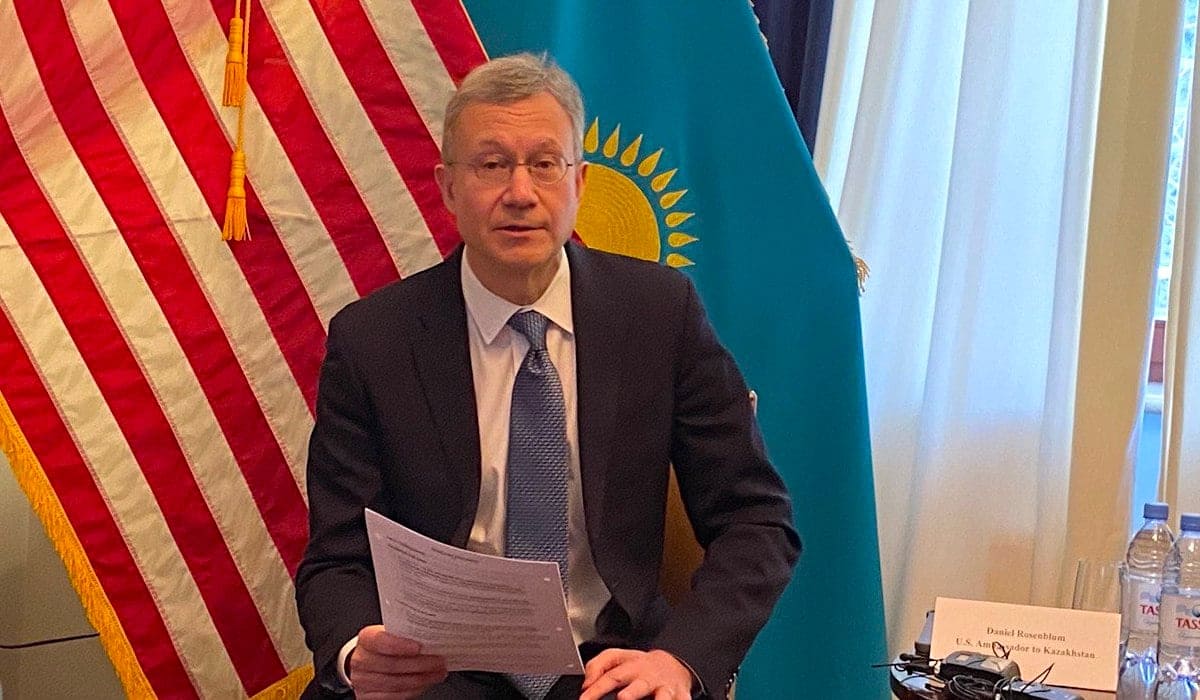 Дэниел Роземблюм покидает пост главы дипмиссии США 