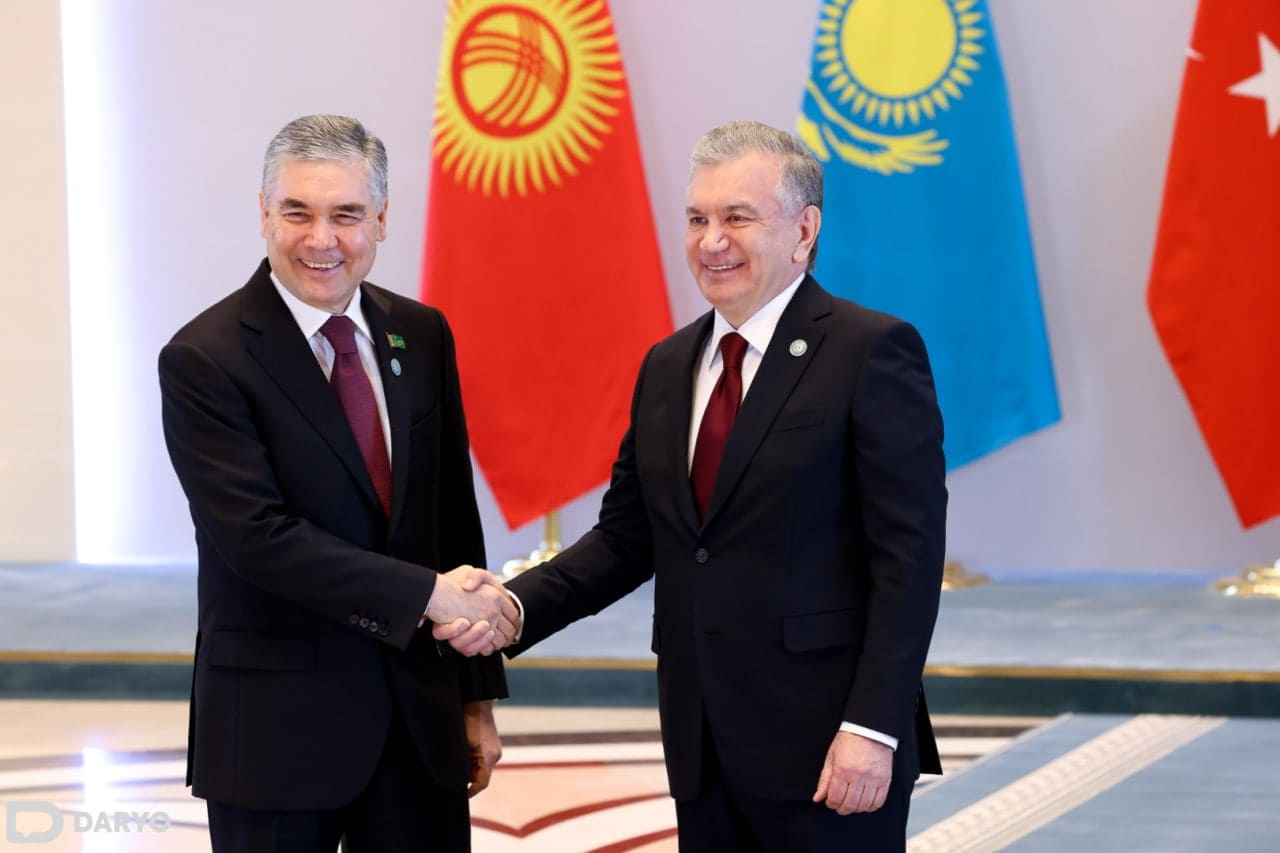 <p><b><strong>Shavkat Mirziyoyev Gurbanguli Berdimuhamedov bilan xalqaro vaziyat va mintaqaviy kun tartibini muhokama qildi</strong></b></p>