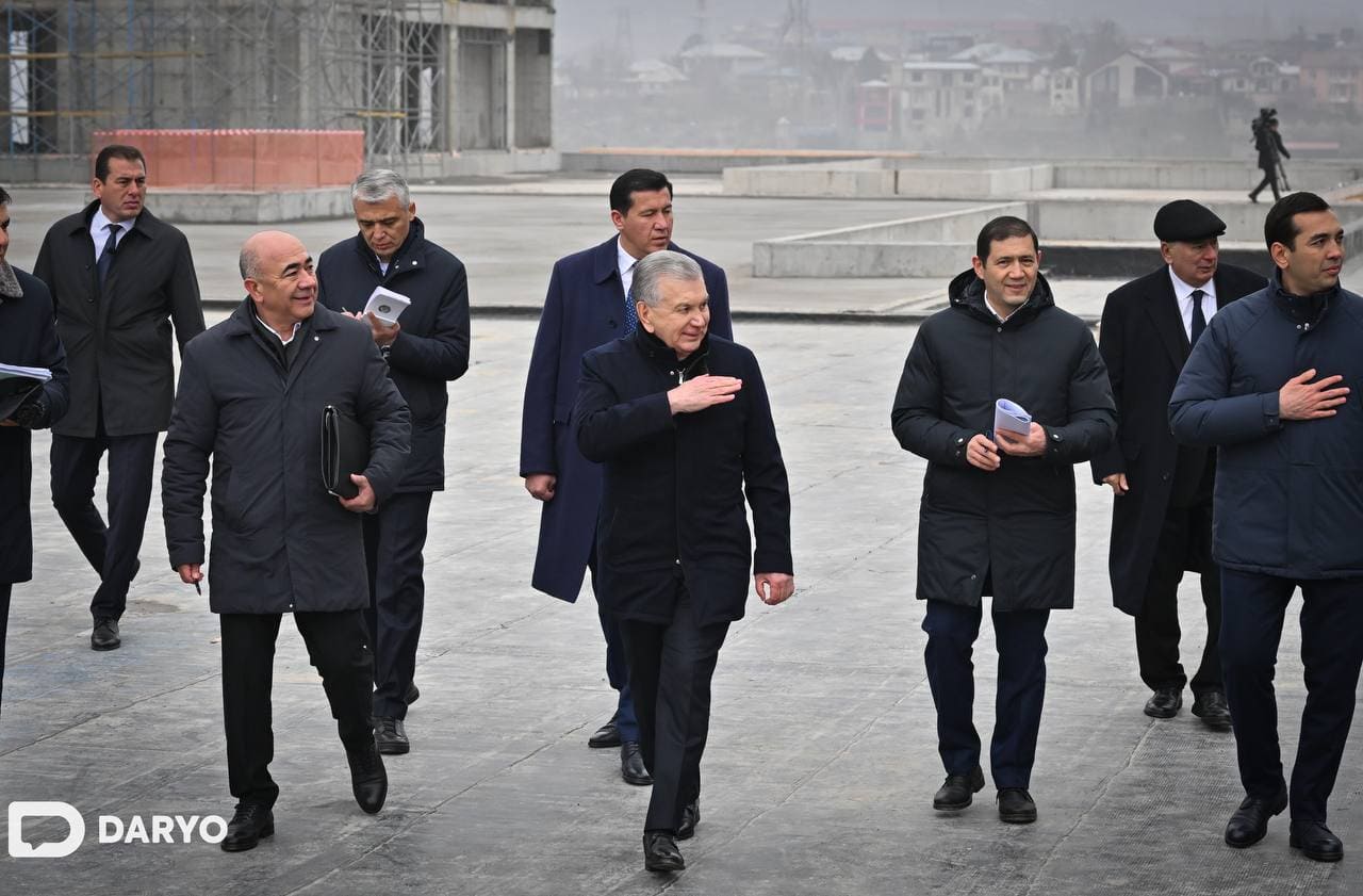 <p><b>Prezident Bo‘stonliqda qurilayotgan “Chorvoq darvozasi” turistik majmuasini borib ko‘rdi</b></p>