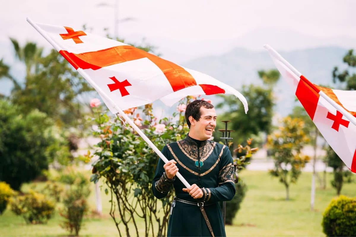 <p><b><strong>3 yilga ham bormagan mustaqillik, Sovet bosqini, xorijga qochgan millat liderlari: Gruziya Demokratik Respublikasi kechmishi&nbsp;</strong></b></p>