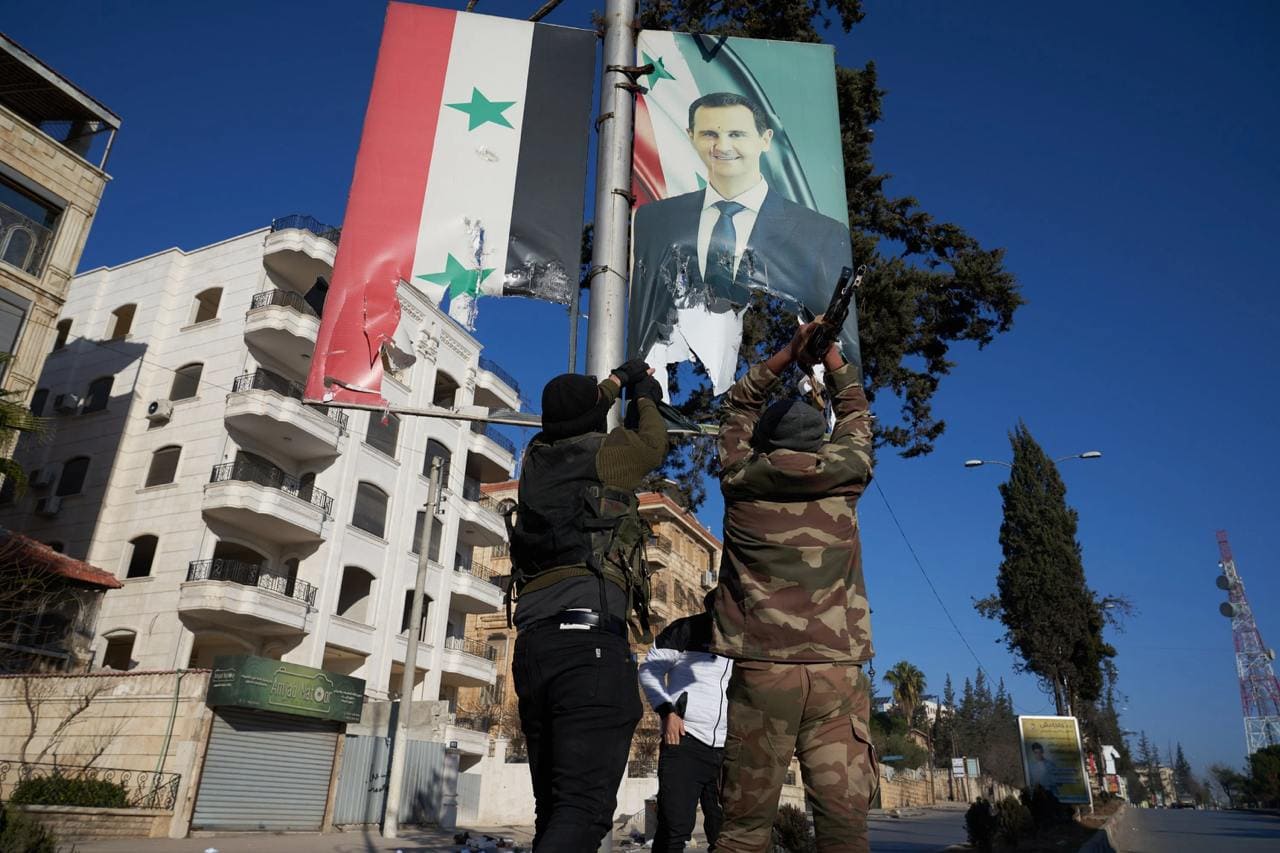 <p><b><strong>Bashar Asad isyonchilarga hokimiyatni topshirish bo&lsquo;yicha kelishuvga erishmoqchi bo&lsquo;lgan &mdash; OAV</strong></b></p>