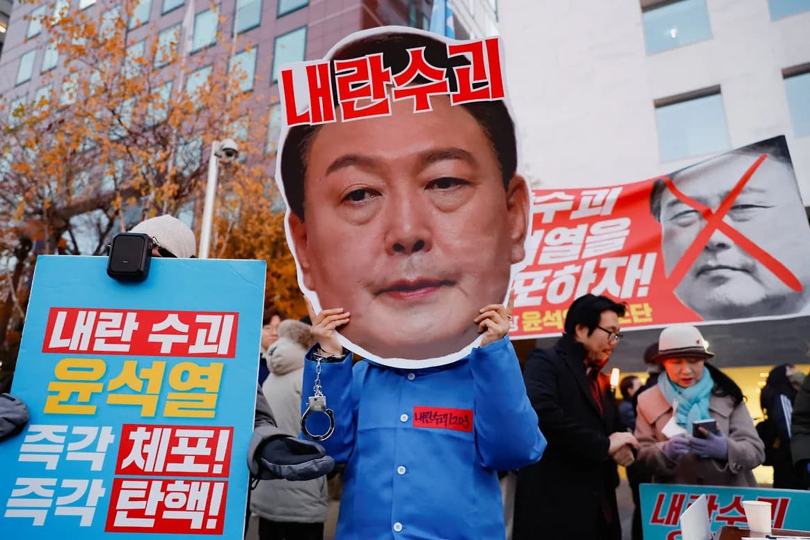 <p><b>Janubiy Koreya prezidentining mamlakatdan chiqishi taqiqlandi</b></p>