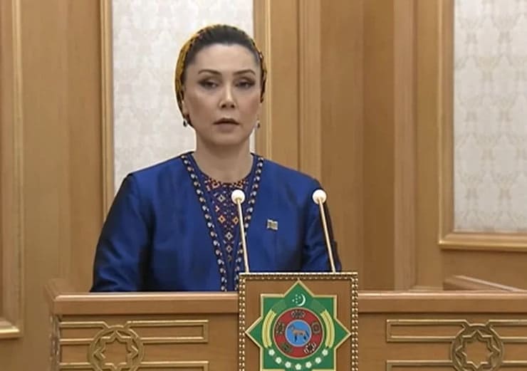 <p><b>Gurbanguli Berdimuhamedov qizini yangi lavozimga tayinladi&nbsp;</b></p>