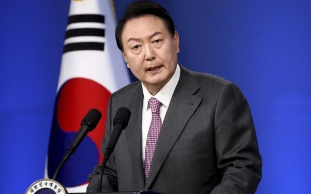 <p><b>Janubiy Koreya parlamenti prezidentga nisbatan tergovni ma’qulladi </b></p>