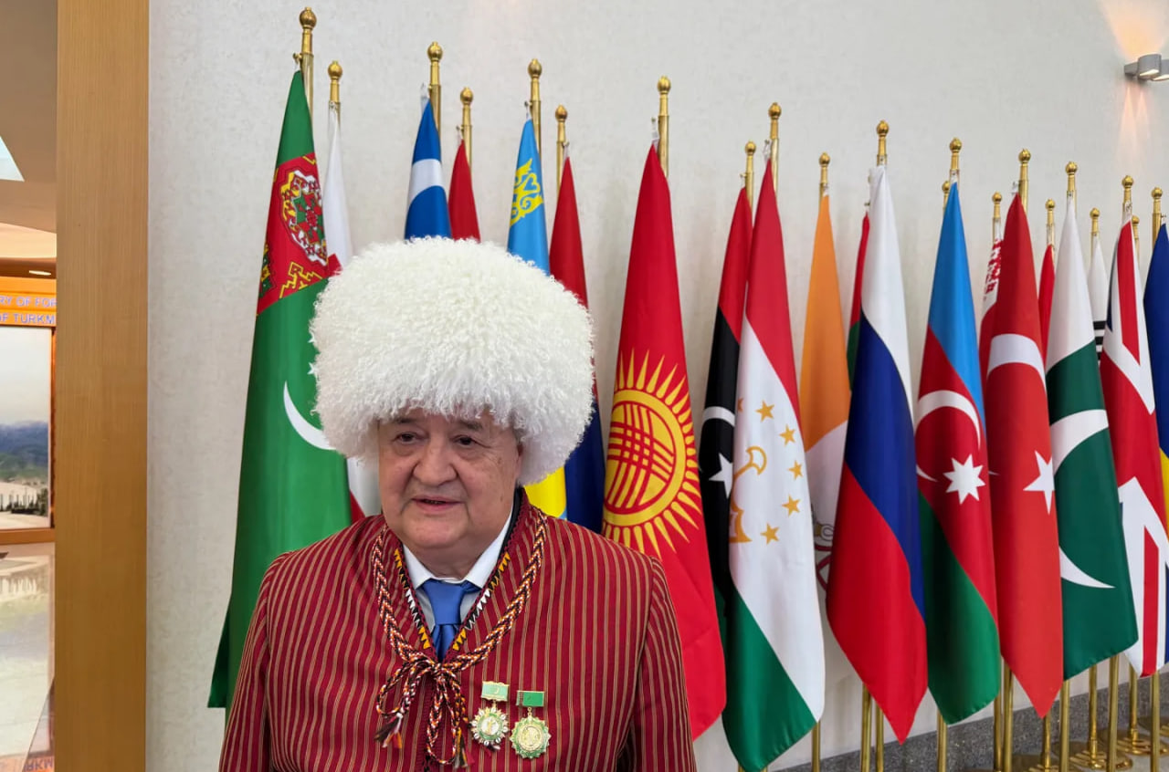 <p><b>Abdulaziz Komilov Turkmanistonning&nbsp;&ldquo;Hurmatli el yoshullisi&rdquo;&nbsp;unvoni bilan taqdirlandi&nbsp;</b></p>