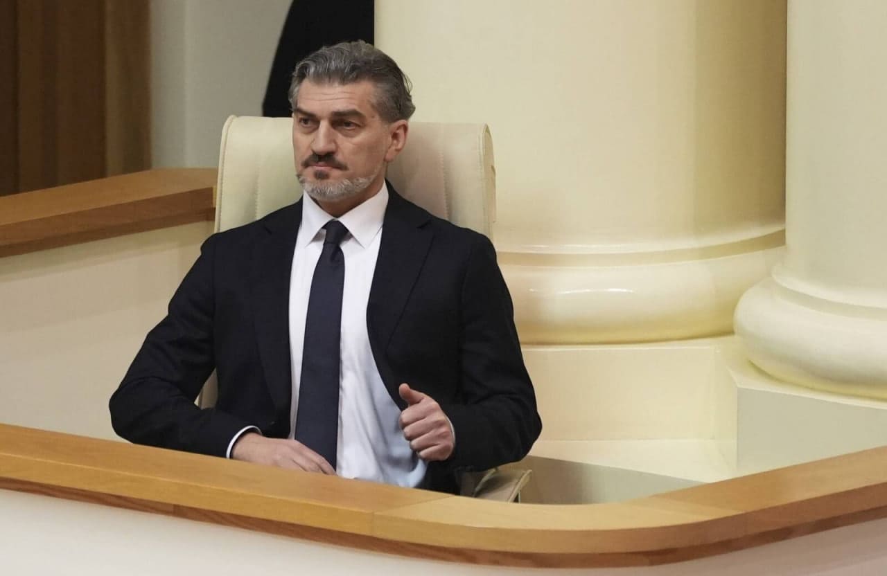 <p><b>Sobiq futbolchi Gruziya prezidenti etib saylandi</b></p>