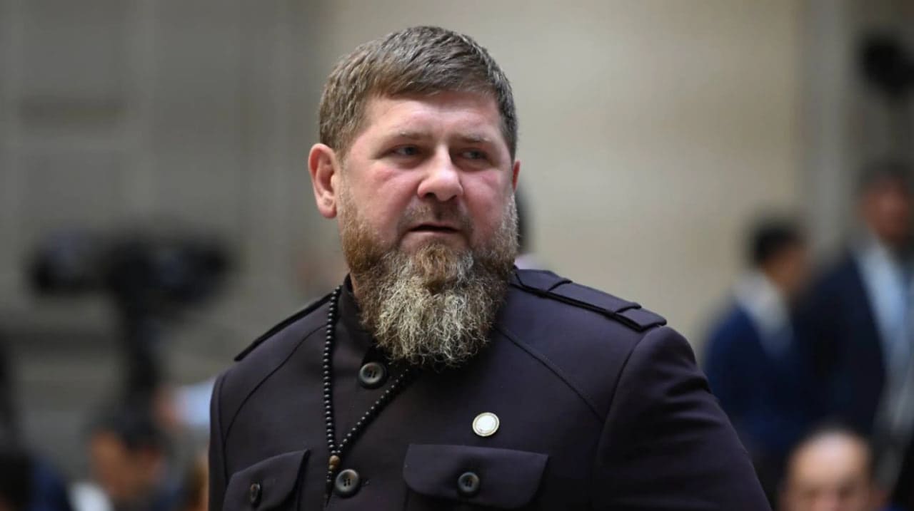 <p><b>Ramzan Qodirov Asad rejimini ag&lsquo;dargan HTSHni terrorchilar ro&lsquo;yxatidan chiqarishni taklif qildi</b></p>