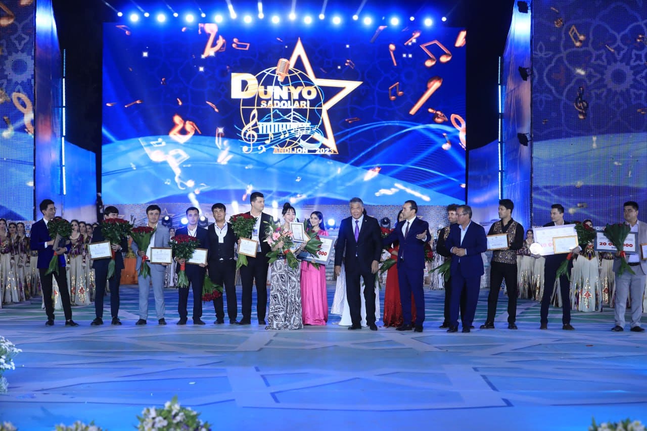 <p><b>Madaniyat vazirligi “Dunyo sadolari” festivali g‘oliblarini “anjanchasiga” kiydirdi</b></p>