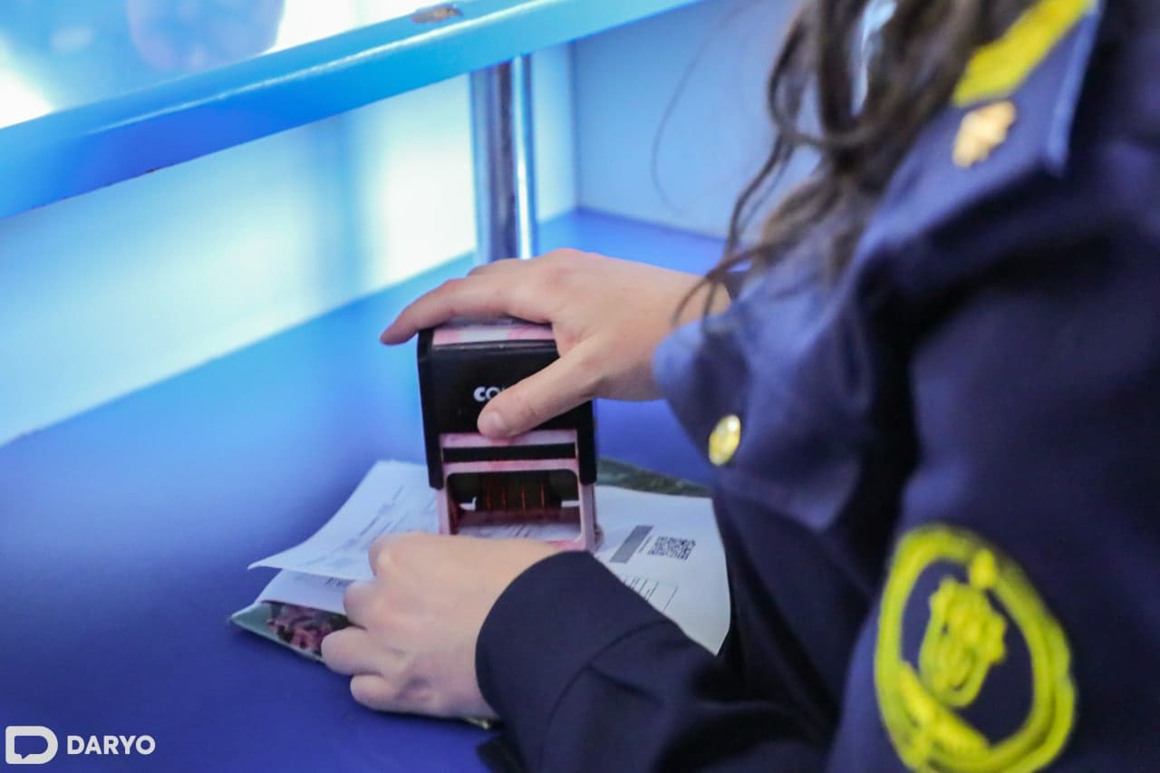 <p><b>“O‘ztemiryo‘lyo‘lovchi” kassalar va ilovada chiptalar qolmagani haqidagi xabarlarga munosabat bildirdi</b></p>