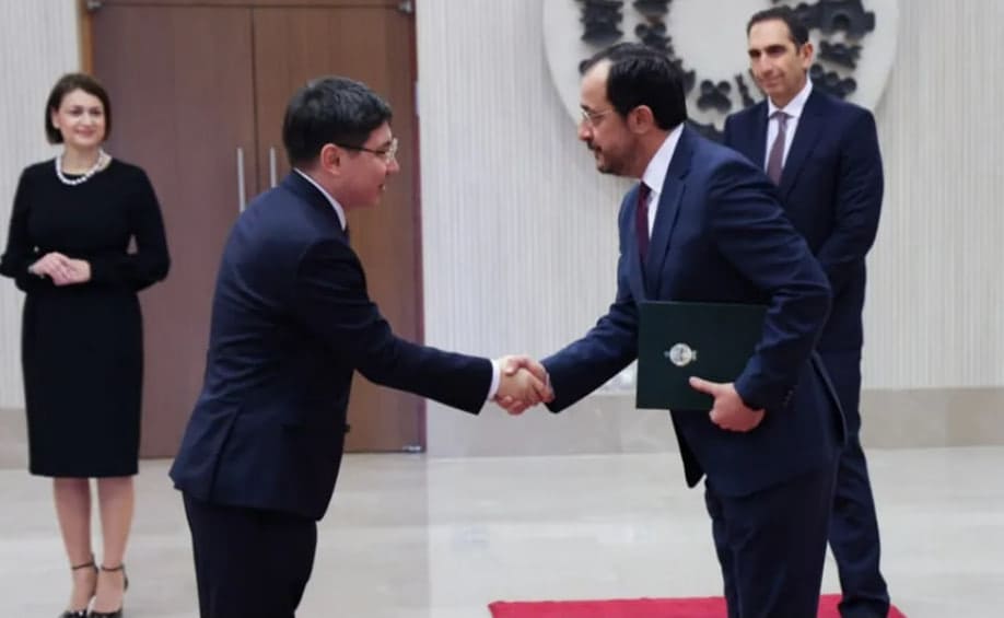 <p><b><strong>Abat Fayzullayev O&lsquo;zbekistonning Kiprdagi elchisi etib tayinlandi</strong></b></p>
