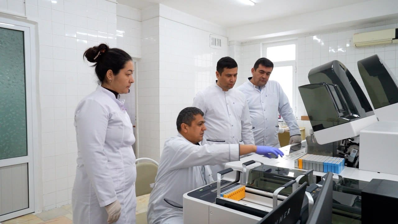 <p><b>O&lsquo;zbekistonda poliklinikalarga xizmat ko&lsquo;rsatuvchi markazlashgan laboratoriyalar tashkil etiladi</b></p>
