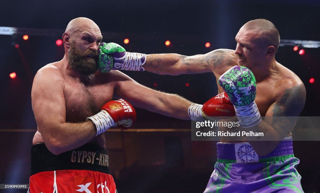 <p><b>Oleksandr Usik Tayson Fyuriga qarshi revansh jangida g‘alaba qozonib, chempionlik kamarlarini o‘zida saqlab qoldi</b></p>