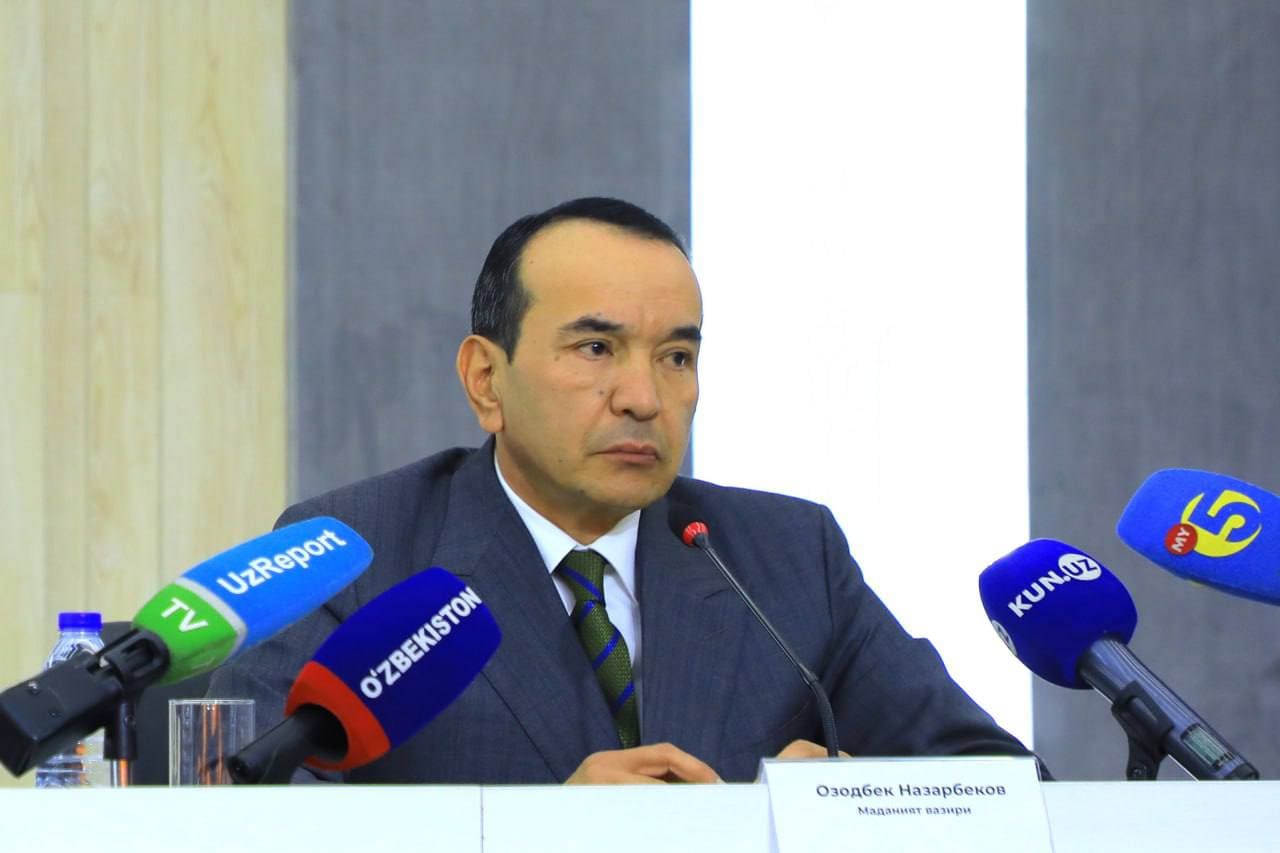 <p><b>“Savolning oyog‘i Amerikada”: Ozodbek Nazarbekov san’atkorlarga erkinlik berilishi haqida</b></p>