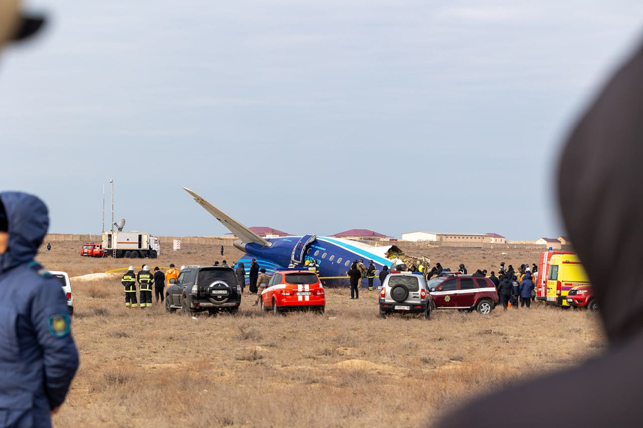 <p><b>Shavkat Mirziyoyev aviahalokatda ko&lsquo;plab insonlar qurbon bo&lsquo;lgani munosabati bilan Ilhom Aliyevga hamdardlik bildirdi</b></p>