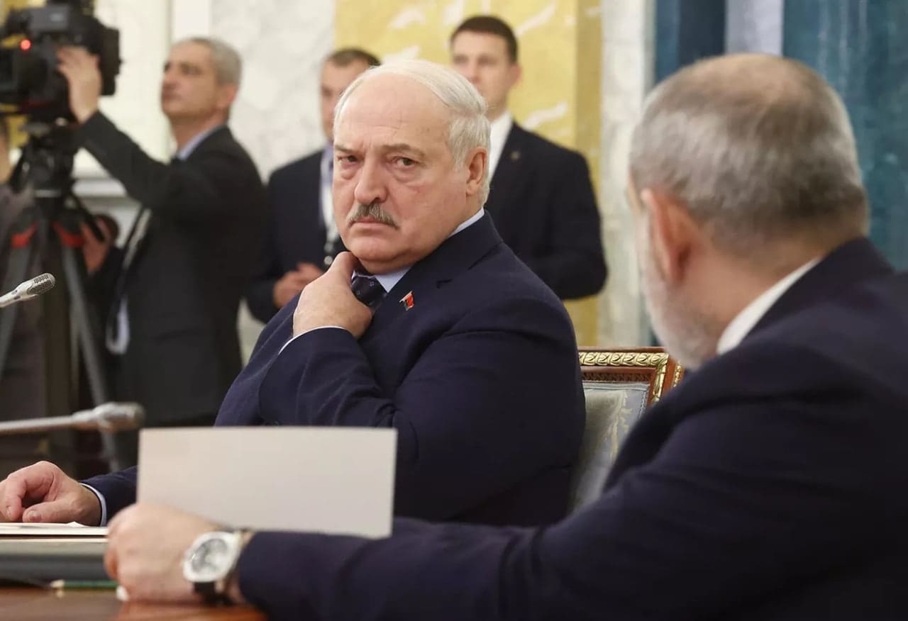 <p><b>Lukashenko va Pashinyan YOII yig‘ilishida tortishib qoldi (video)</b></p>