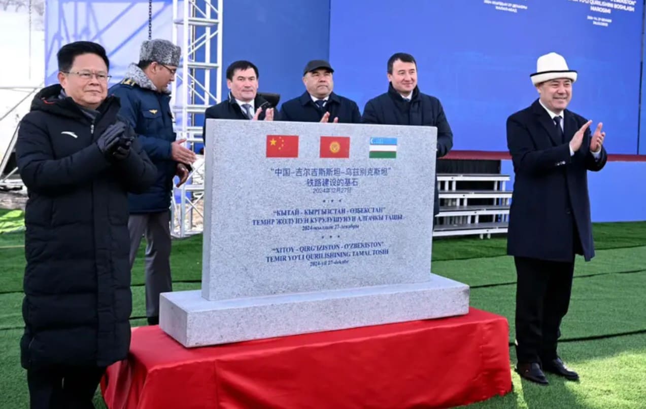 <p><b>&ldquo;Bu chinakam tarixiy voqea&rdquo;. Shavkat Mirziyoyev Xitoy&mdash;Qirg&lsquo;iziston&mdash;O&lsquo;zbekiston temiryo&lsquo;li qurilishi boshlangani haqida</b></p>