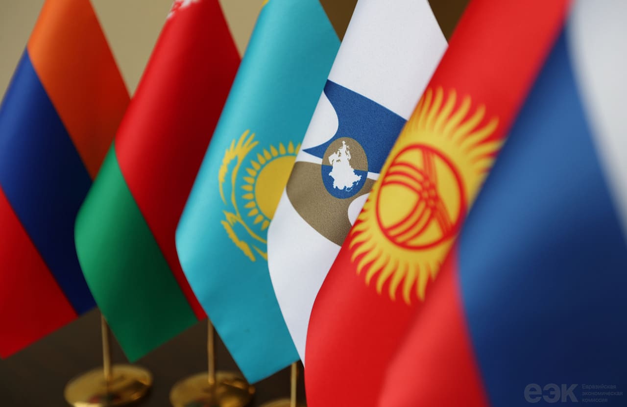 <p>Lukashenko and Pashinyan engage in tense exchange at EAEU meeting</p>