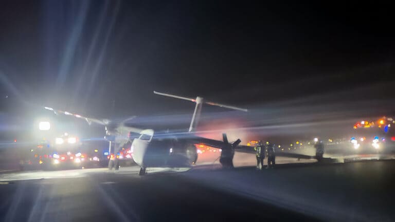 <p><b></b><strong>Kanadaning Galifaks aeroportida samolyot qo‘nish chog‘ida yonib ketdi</strong></p>